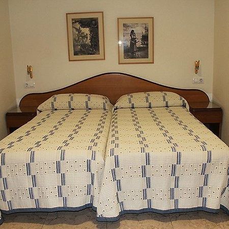 Hostal La Barretina ฟิกวยเรส ภายนอก รูปภาพ