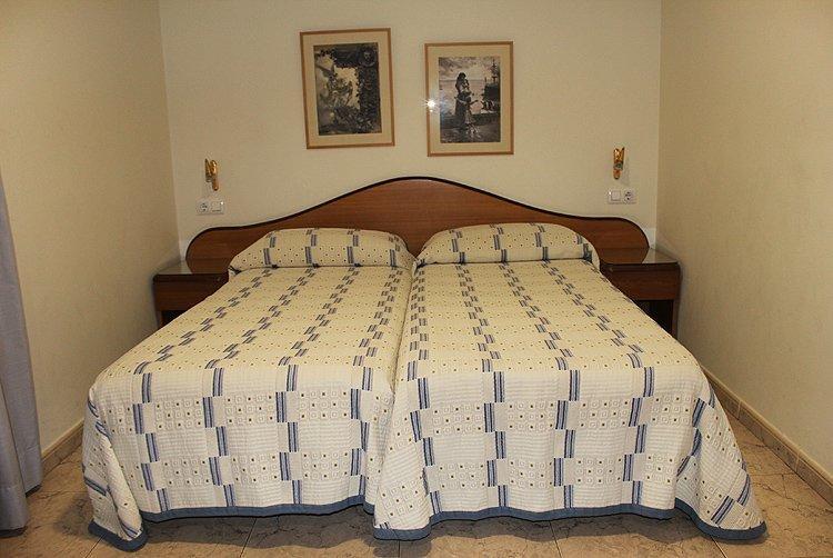 Hostal La Barretina ฟิกวยเรส ภายนอก รูปภาพ